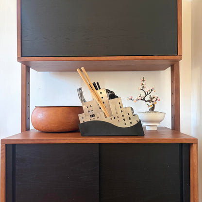 Tableware holder with large capacity