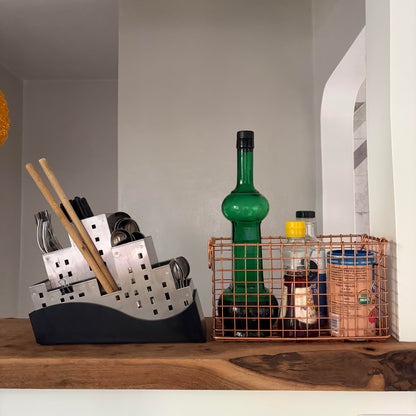 Artistic cutlery holder